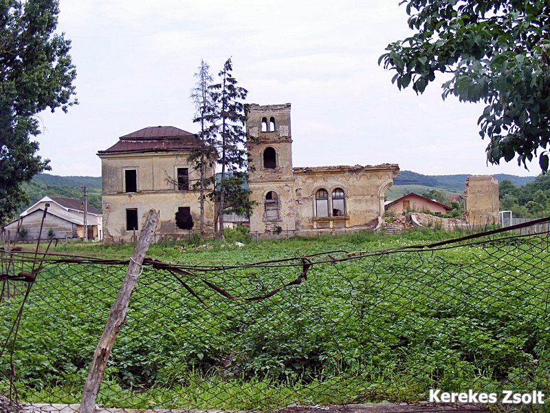 Bay-kastély - Ördögkút (Treznea) - KASTELYOK.COM